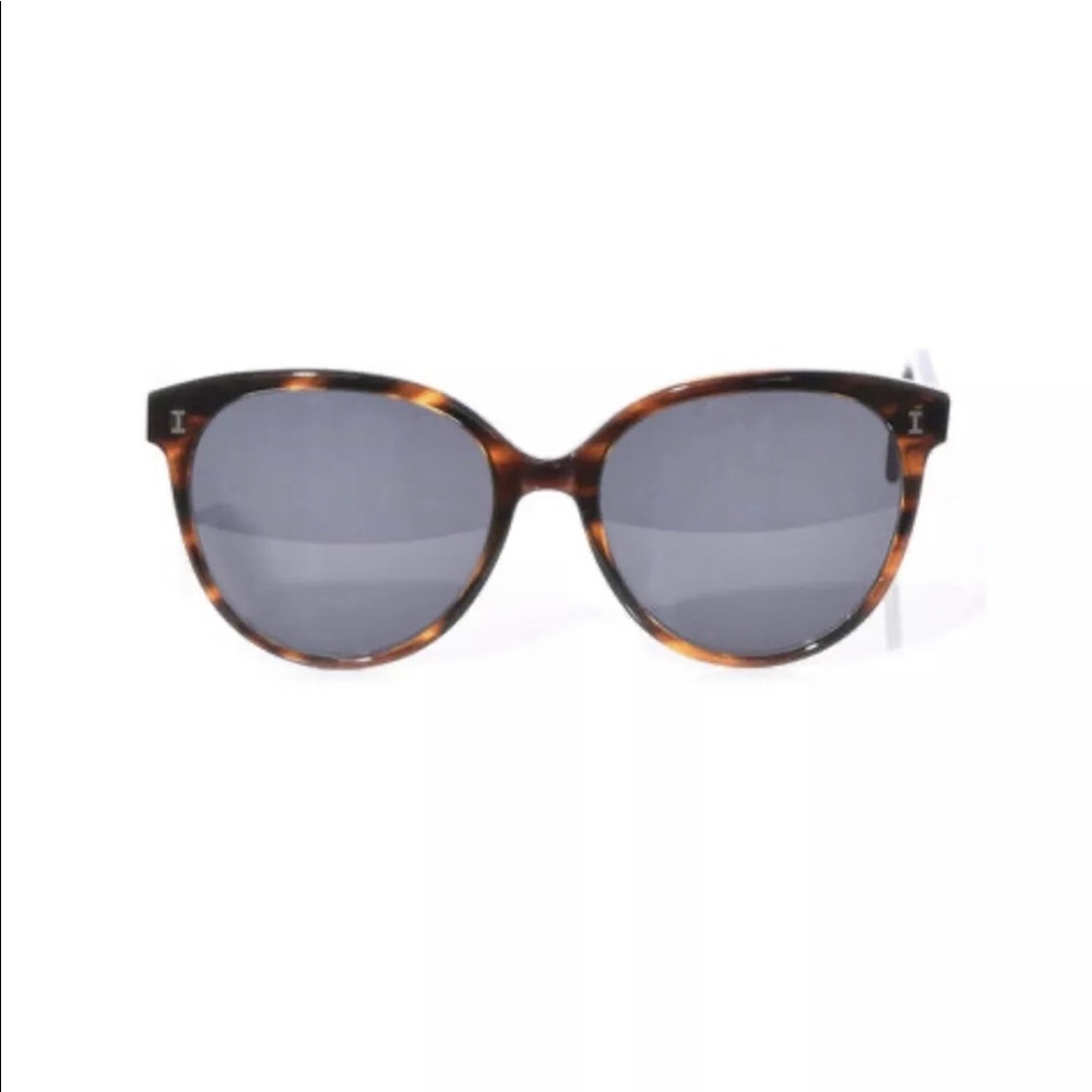 BRAND NEW Illesteva Nantucket Sunglasses Modern Version Of The Cat Eye in Sand